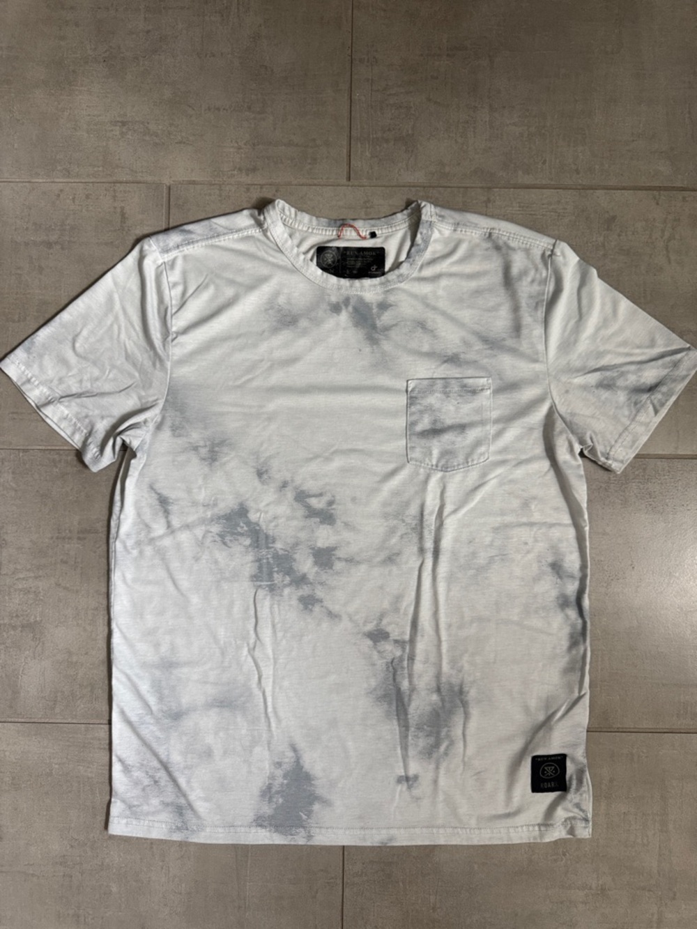 Roark Run Amok Mathis Tee Men’s Large Light Gray Tie Dye Athletic Running Shirt